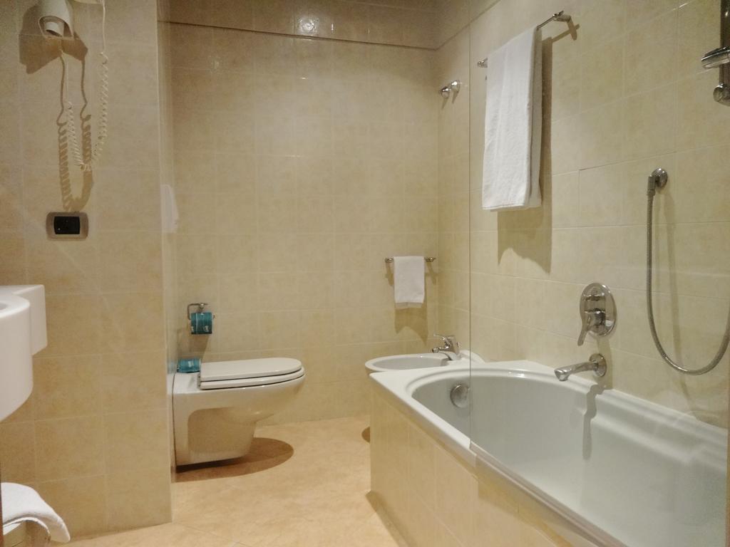 Hotel Excelsior מג'נטה מראה חיצוני תמונה