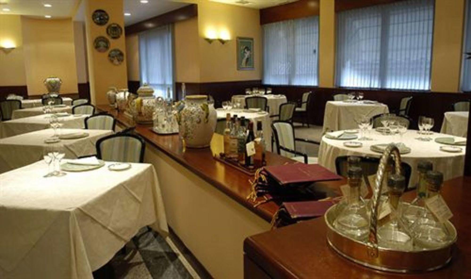 Hotel Excelsior מג'נטה מראה חיצוני תמונה