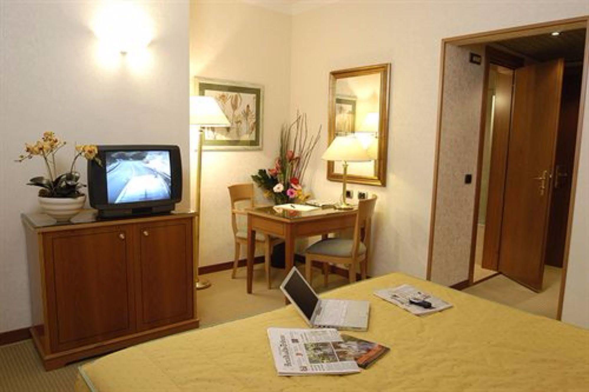 Hotel Excelsior מג'נטה מראה חיצוני תמונה
