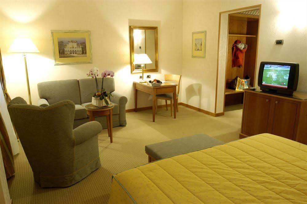 Hotel Excelsior מג'נטה מראה חיצוני תמונה